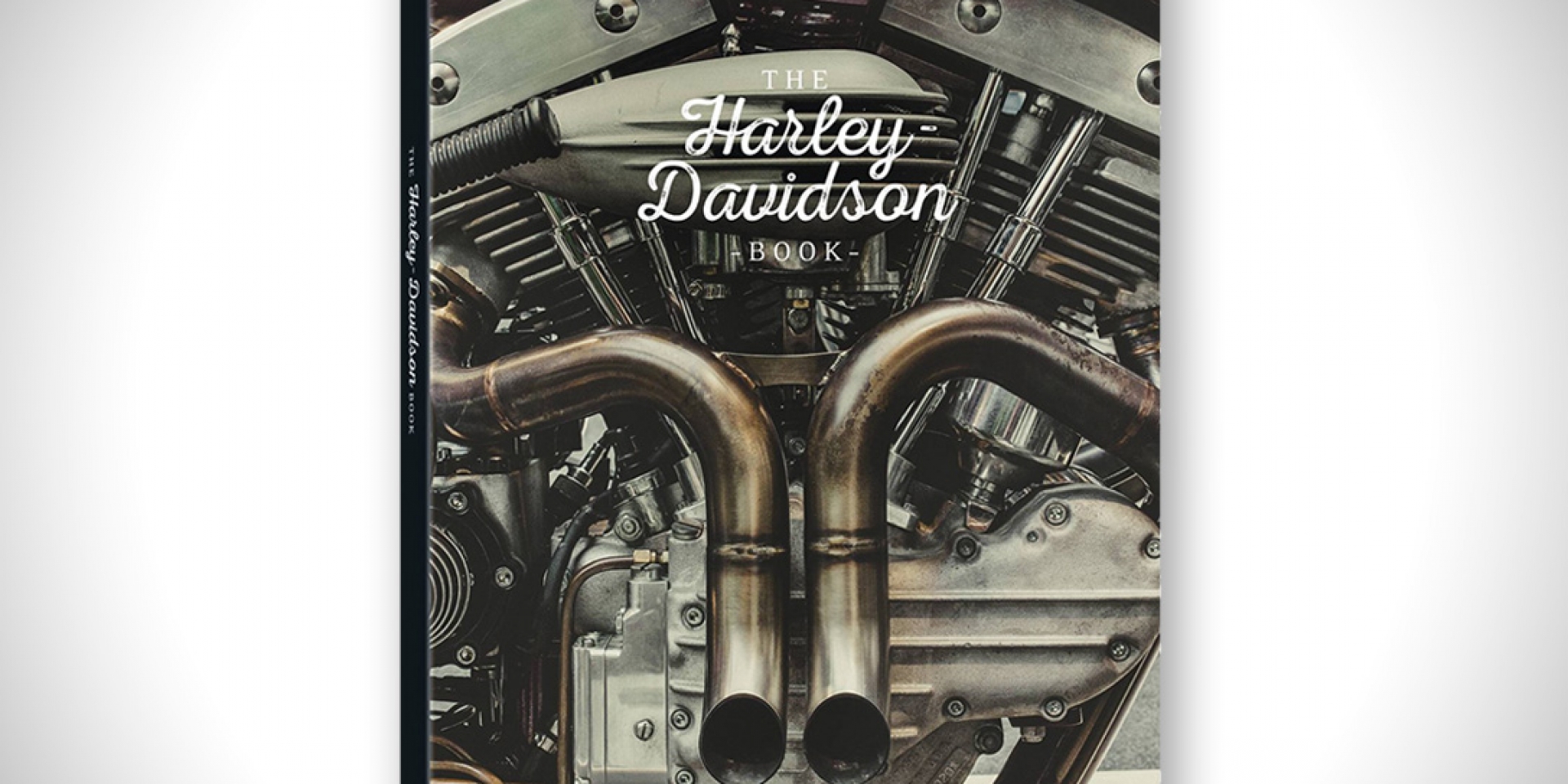 收錄哈雷百年風華。The Harley-Davidson Book