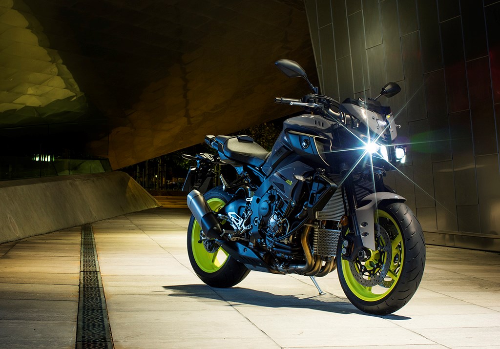 米蘭車展。無罩R1。YAMAHA MT-10 凶惡登場| SUPERMOTO8