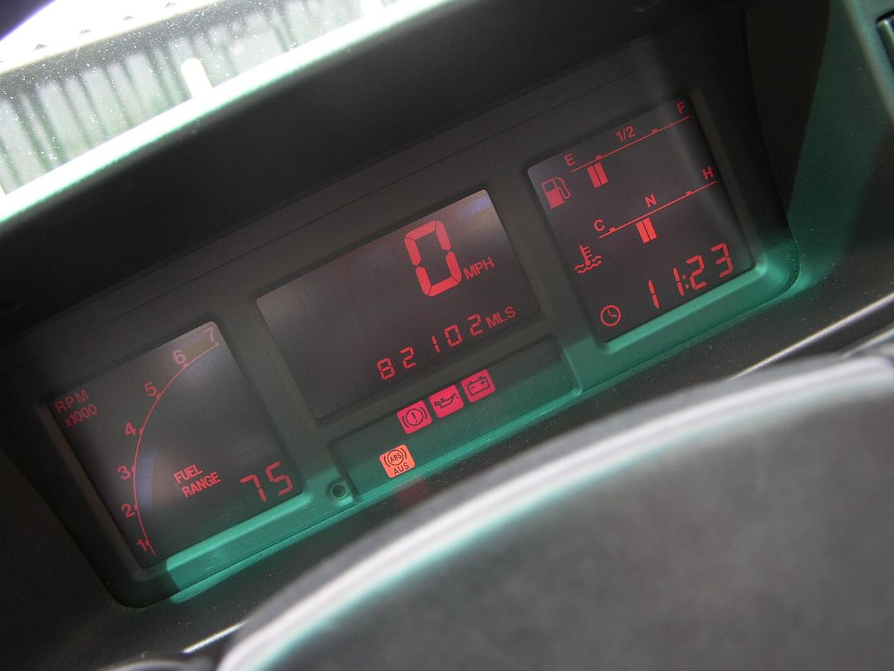 1990 Audi Quattro 20V的LCD儀表，圖片來源:Wikipedia