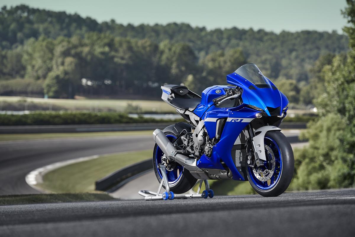 2020 yamaha r1 review