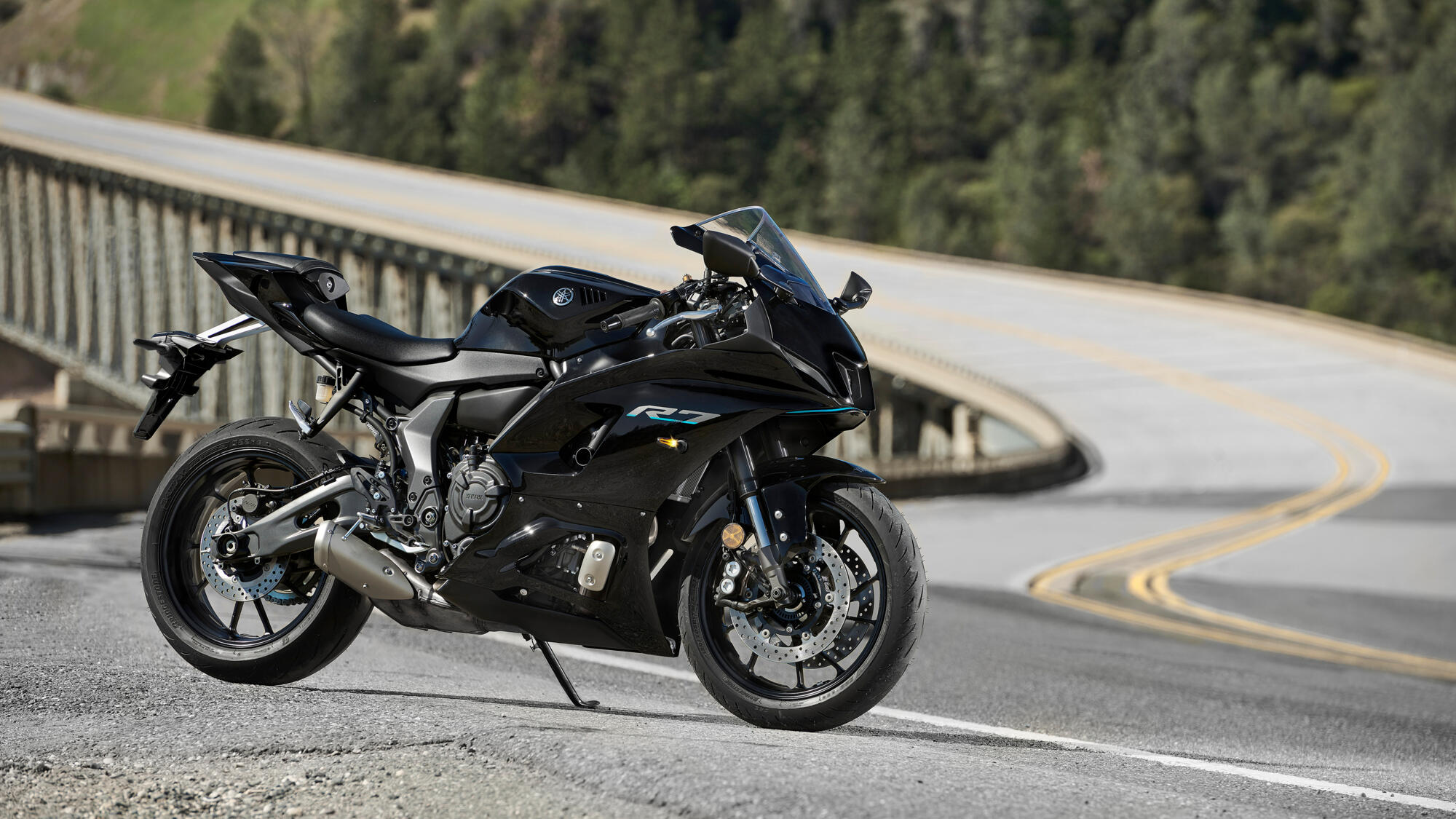 73.4PS馬力、41MM全可調倒叉、選配快排。YAMAHA YZFR7 25萬台幣海外發表！ SUPERMOTO8