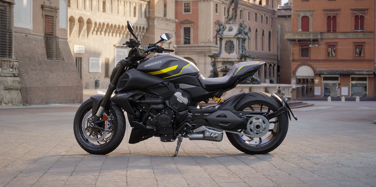 渾身肌肉的霸氣黑馬！2025 Ducati Diavel V4 Black Roadster新車色登場 SUPERMOTO8