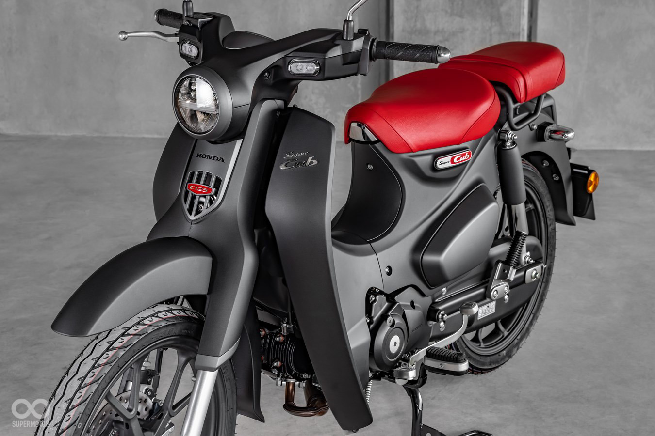 標配後座，但還是四速變速箱！HONDA SUPER CUB 125新年式歐洲發表 SUPERMOTO8