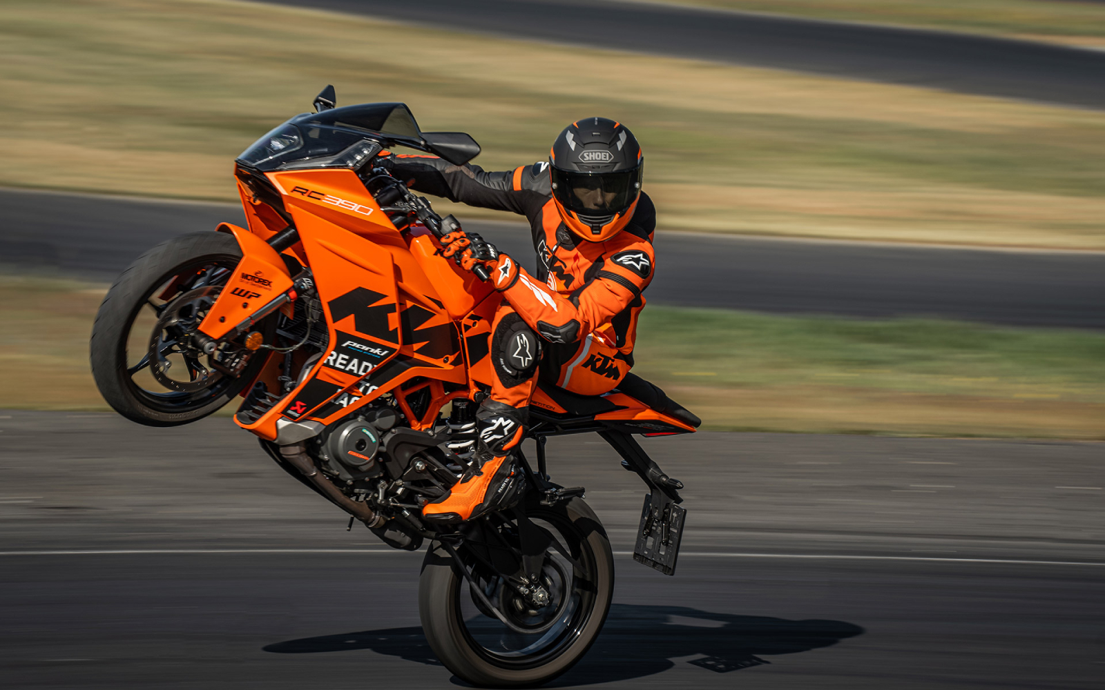 燻黑風鏡上身 2023 KTM RC390更具科技和運動感 SUPERMOTO8