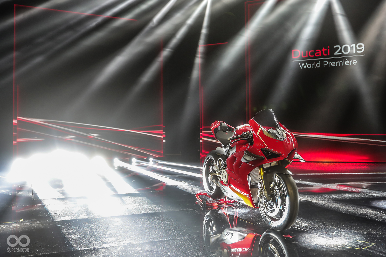18米蘭車展 小翅膀來襲 Ducati Panigale V4性能雙車系發表 Supermoto8