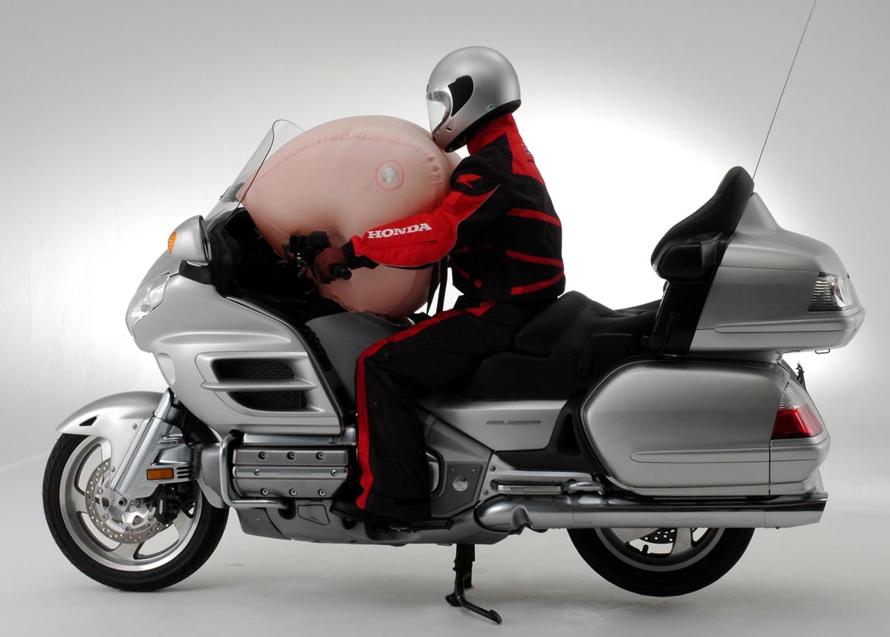 如弹射座椅般的安全气囊？ Honda 注册多项新型摩托车安全气囊专利